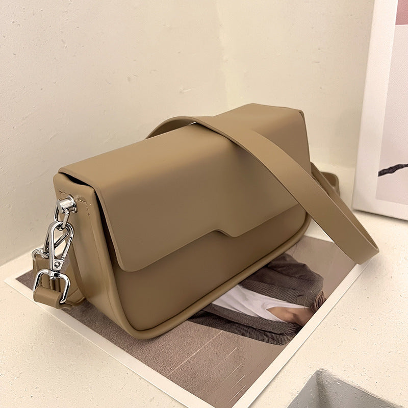 Niche Baguette Bag